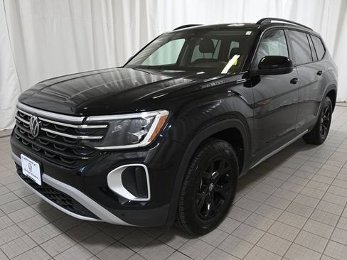 Used 2024 Volkswagen Atlas Peak Edition SEL AWD/4WD image 18