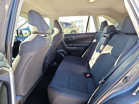 Used 2020 Toyota RAV4 LE image 8