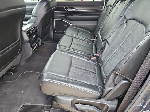 Used 2024 Jeep Wagoneer L Series II w/ Flexible Seating Group AWD/4WD image 25