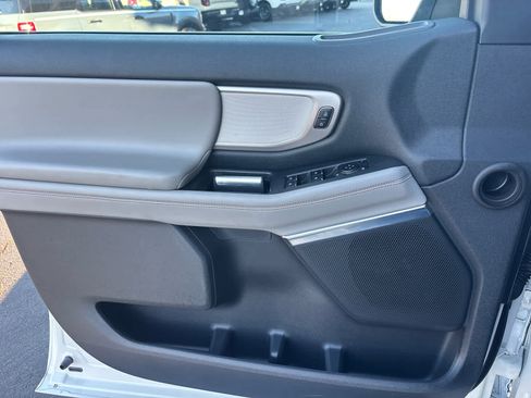 Used 2025 Ford Expedition Active image 16