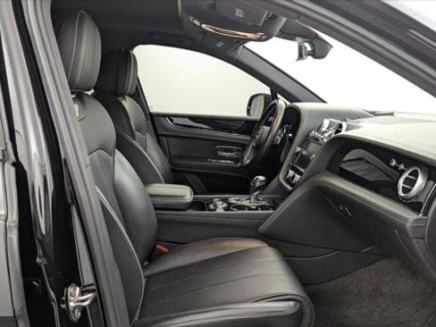 Used 2018 Bentley Bentayga AWD/4WD image 21