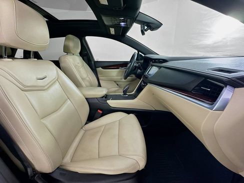 Used 2018 Cadillac XT5 Premium Luxury w/ Driver Assist Package FWD image 38