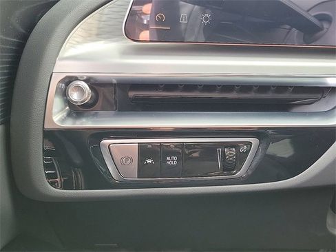 Used 2025 Cadillac Lyriq Luxury image 17