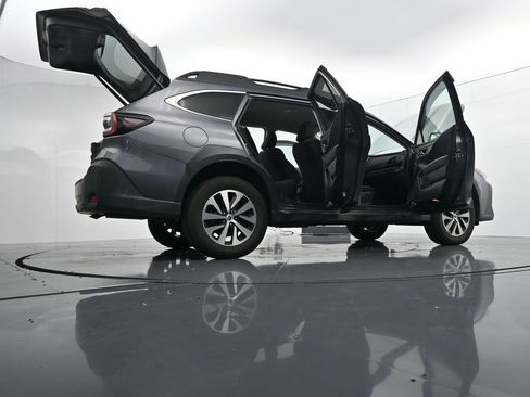 Used 2025 Subaru Outback Premium w/ Popular Package #1 AWD/4WD image 41