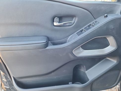 Used 2023 Nissan Frontier SV image 12