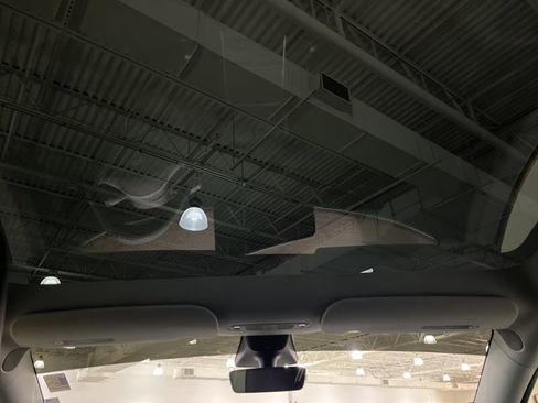 Used 2022 Tesla Model Y Long Range image 27