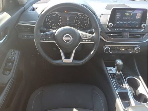 Used 2024 Nissan Altima 2.5 SV FWD image 20
