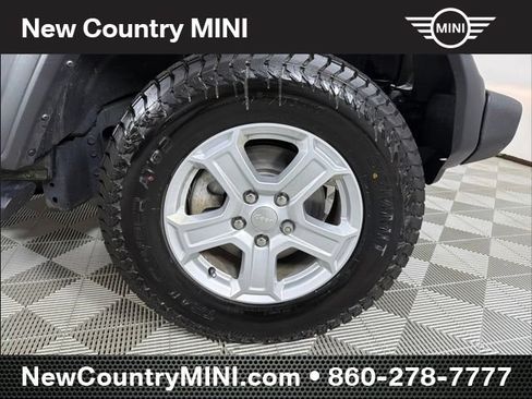 Used 2022 Jeep Wrangler Sport AWD/4WD image 9