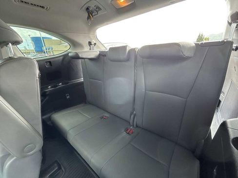 Used 2022 Toyota Highlander Limited FWD image 25