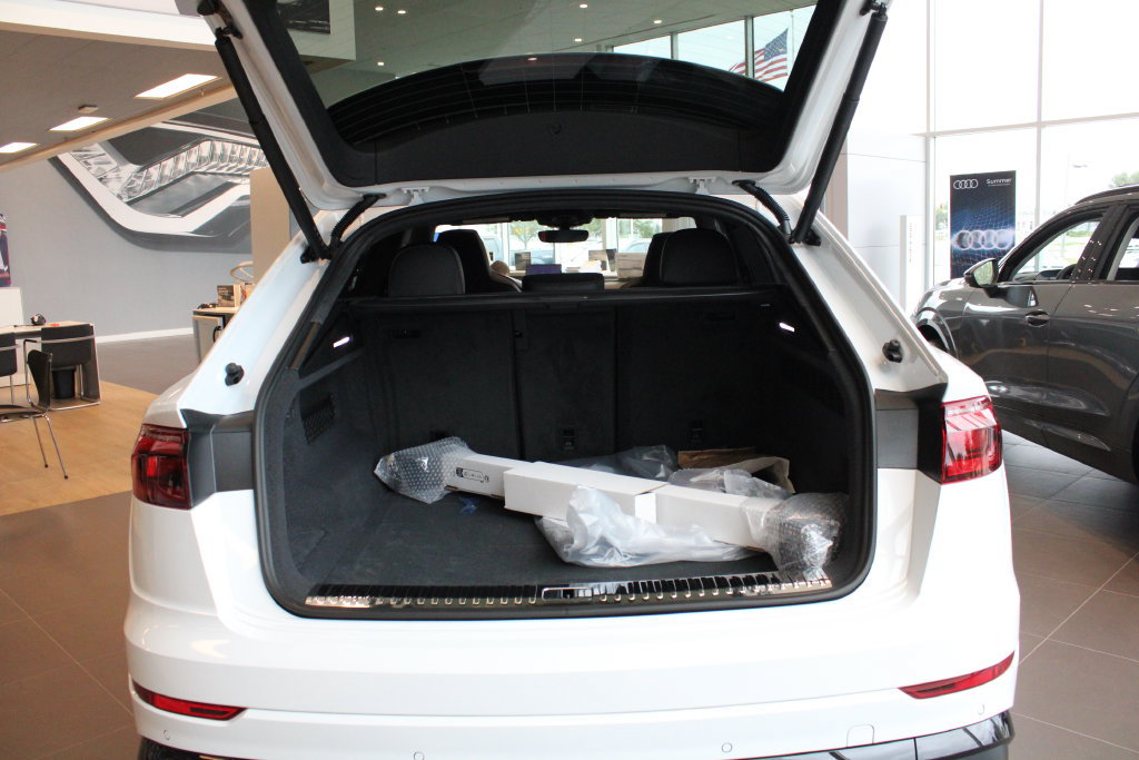 New 2026 Audi SQ8 Prestige AWD/4WD image 29