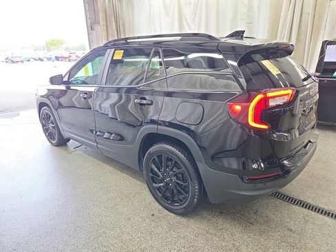 Used 2024 GMC Terrain SLE w/ Driver Convenience Package FWD image 3