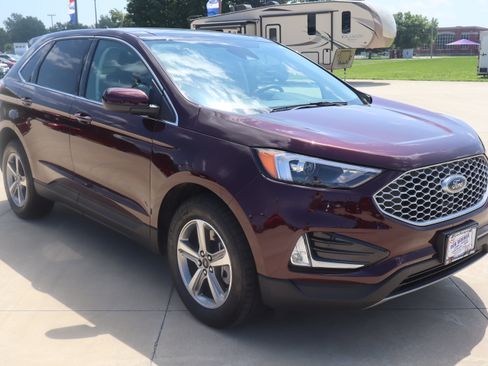 Used 2024 Ford Edge SEL w/ Convenience Package AWD/4WD image 3