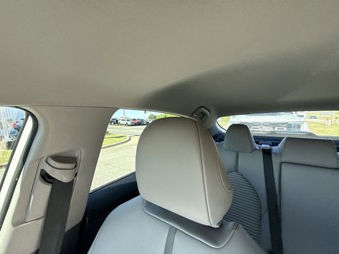 Used 2019 Toyota Camry SE FWD image 10