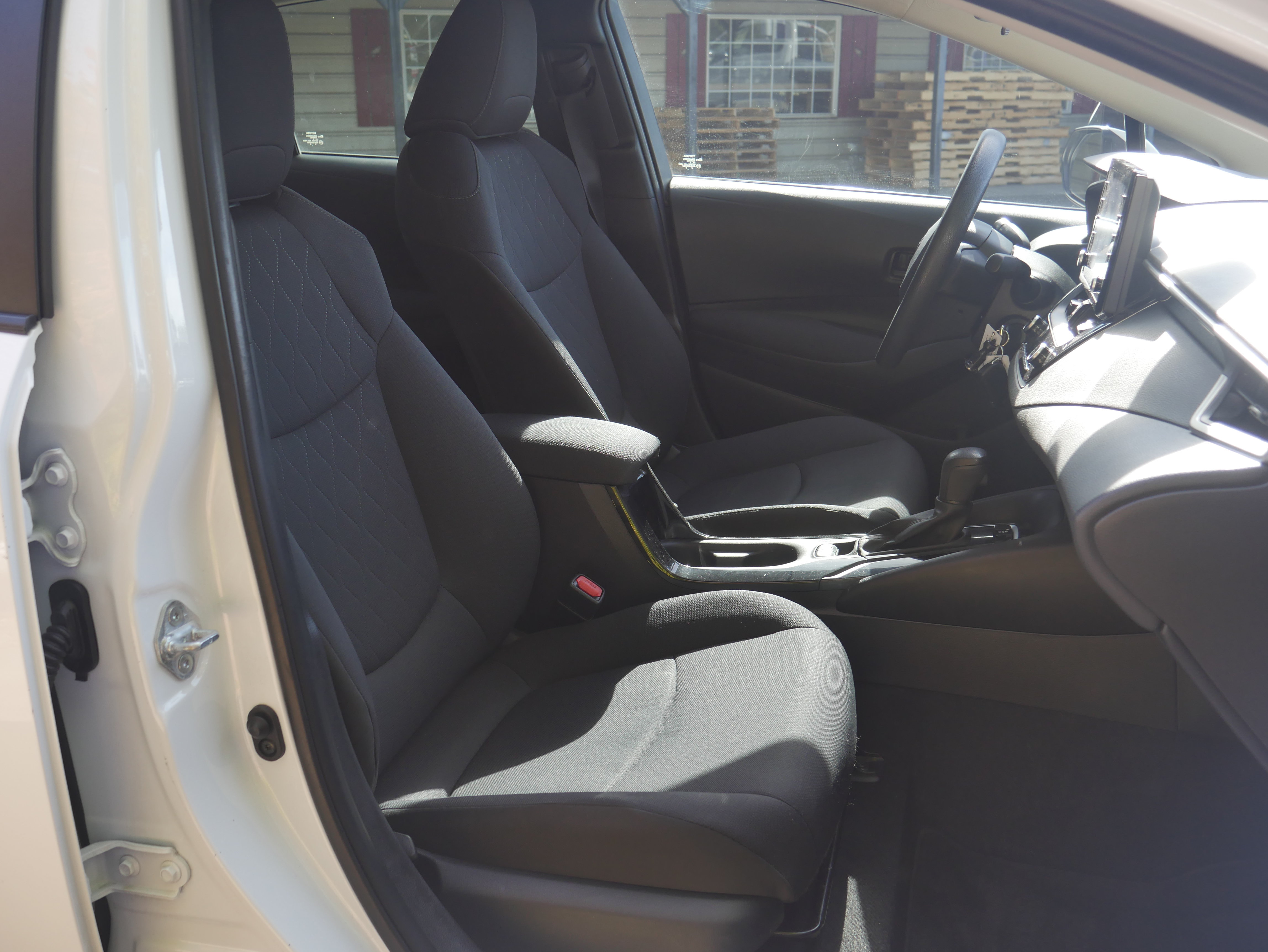 Used 2022 Toyota Corolla LE FWD image 17