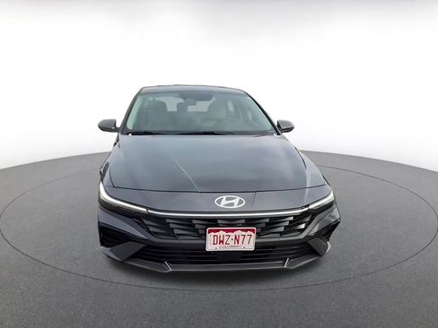 Used 2025 Hyundai Elantra Limited image 4