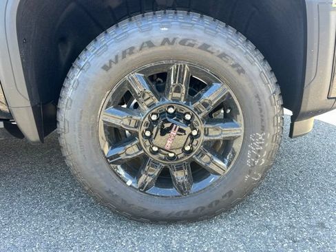 New 2026 GMC Sierra 2500 AT4 w/ AT4 Premium Plus Package AWD/4WD image 18