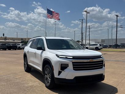 Used 2025 Chevrolet Traverse LT