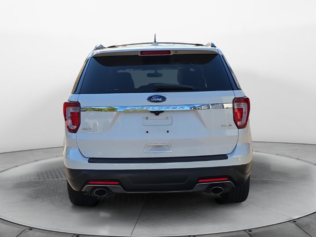 Used 2019 Ford Explorer XLT w/ Equipment Group 202A AWD/4WD image 4