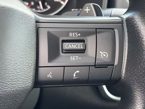 Used 2025 Nissan Rogue S AWD/4WD image 13