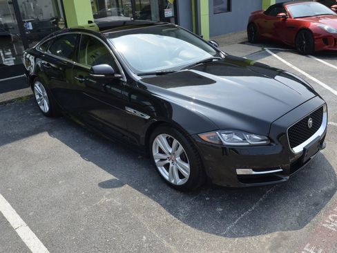 Used 2016 Jaguar XJ R-Sport image 4