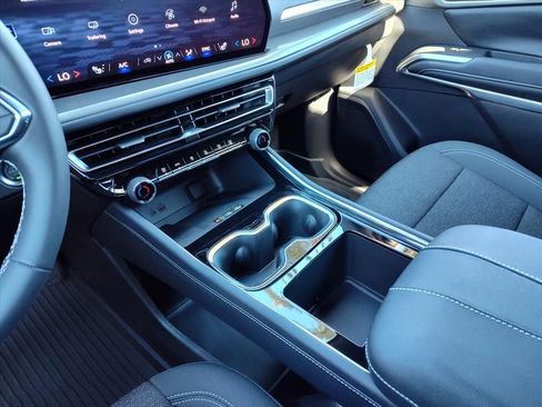 New 2026 Chevrolet Traverse LT w/ LPO, Floor Liner Package FWD image 13