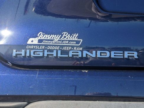 Used 2021 Toyota Highlander XLE image 23