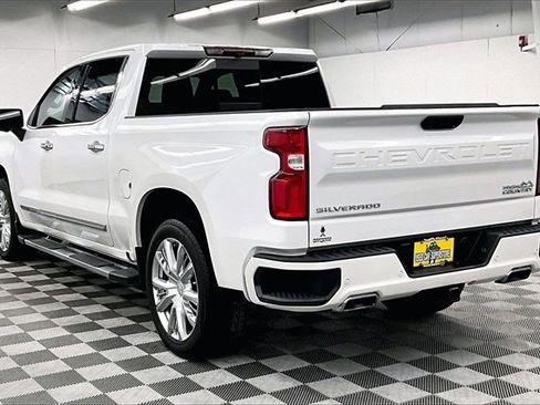Used 2022 Chevrolet Silverado 1500 High Country w/ High Country Premium Package image 2