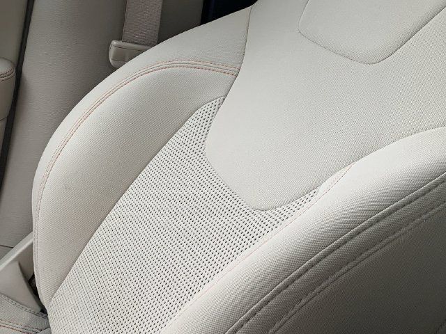 Used 2020 Jeep Cherokee Latitude FWD image 10