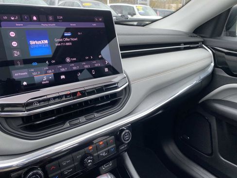 Certified 2022 Jeep Compass Limited w/ Sun and Sound Group image 30