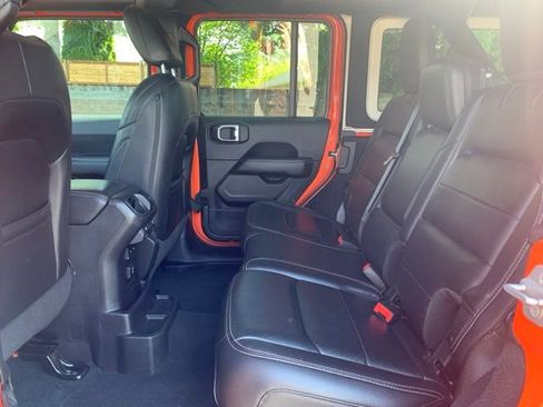 Used 2018 Jeep Wrangler Unlimited Sahara w/ Uconnect 4C Nav & Sound Group AWD/4WD image 12