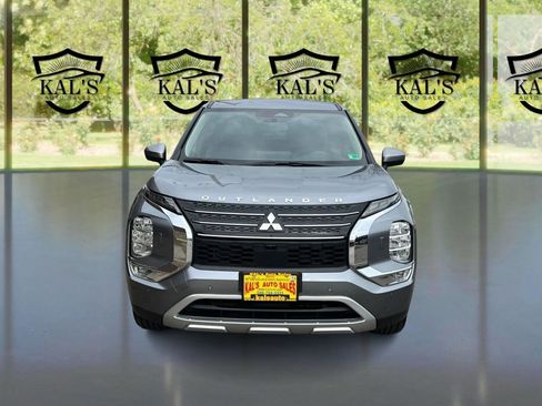 Used 2024 Mitsubishi Outlander SE AWD/4WD image 2