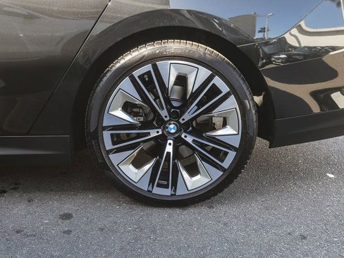 Certified 2025 BMW 530i RWD image 8