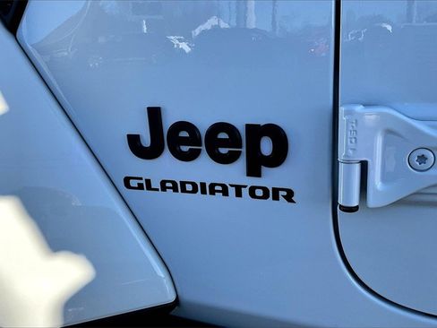Used 2022 Jeep Gladiator Sport image 25