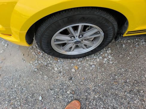 Used 2005 Ford Mustang Premium RWD image 23