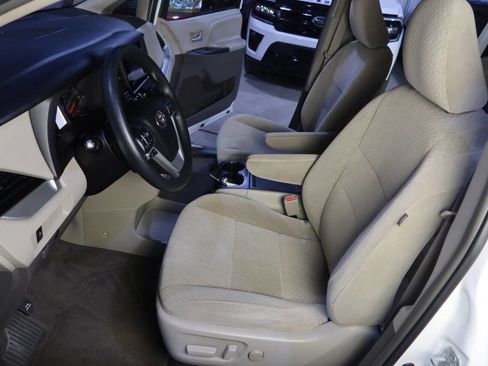 Used 2015 Toyota Sienna LE image 20