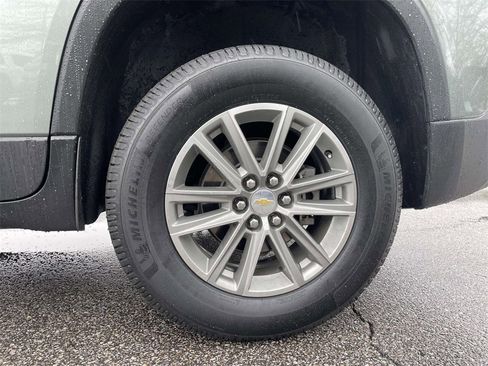 Used 2023 Chevrolet Traverse LT image 10