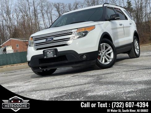 Used 2015 Ford Explorer XLT image 27
