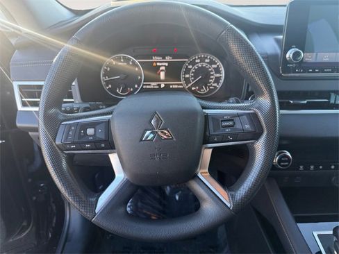 Used 2023 Mitsubishi Outlander ES image 14