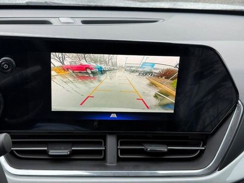 Used 2025 Chevrolet Trax LT w/ Driver Confidence Package image 22