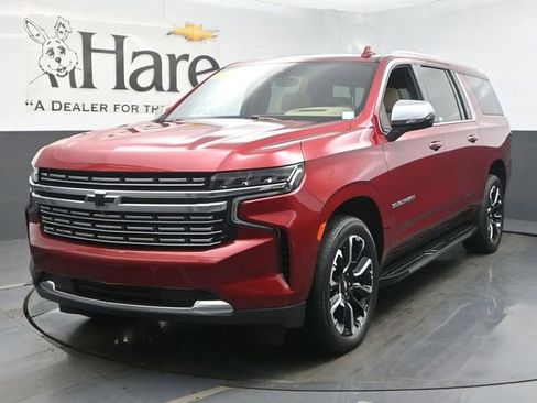 Used 2023 Chevrolet Suburban Premier w/ Premium Package AWD/4WD image 36