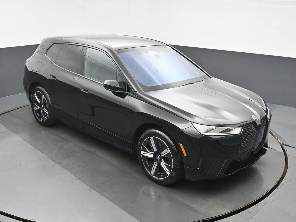 Used 2024 BMW iX xDrive50 w/ Premium Package AWD/4WD image 32