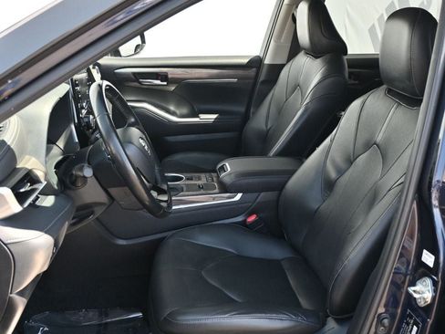 Used 2020 Toyota Highlander Limited FWD image 16