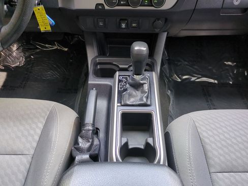 Used 2021 Toyota Tacoma SR5 RWD image 19