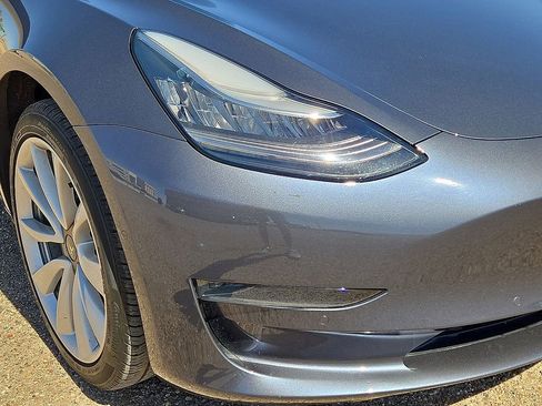 Used 2019 Tesla Model 3 Standard Range Plus image 9