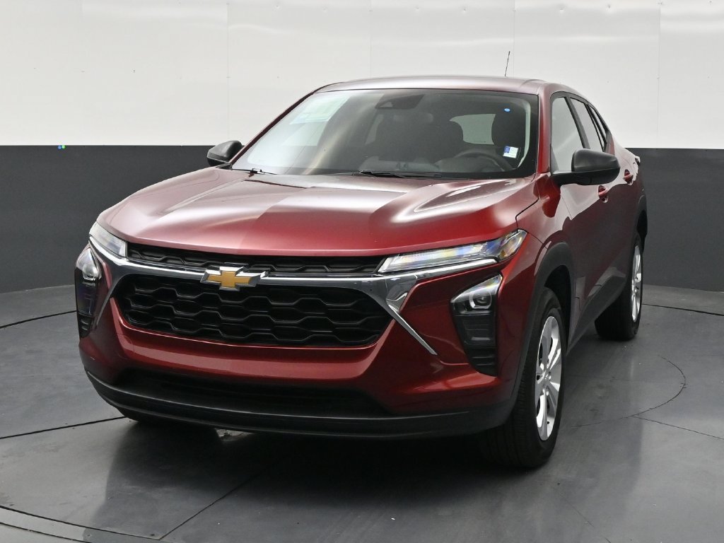 Used 2025 Chevrolet Trax LS FWD image 8