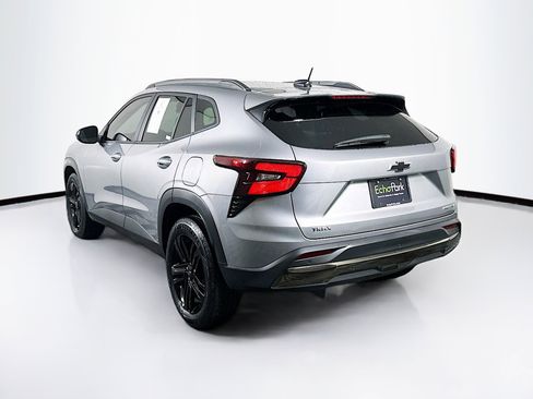 Used 2025 Chevrolet Trax ACTIV w/ Sunroof Package image 5