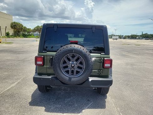 Used 2024 Jeep Wrangler Sport S image 7