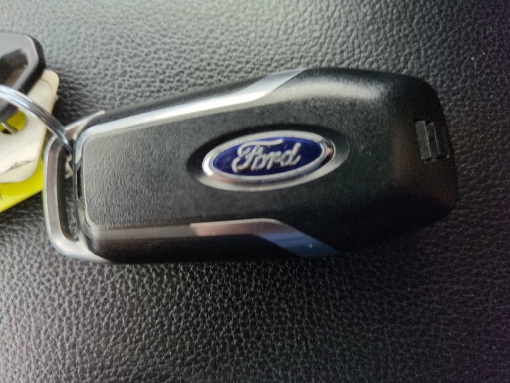 Used 2017 Ford Explorer XLT w/ Equipment Group 201A FWD image 29