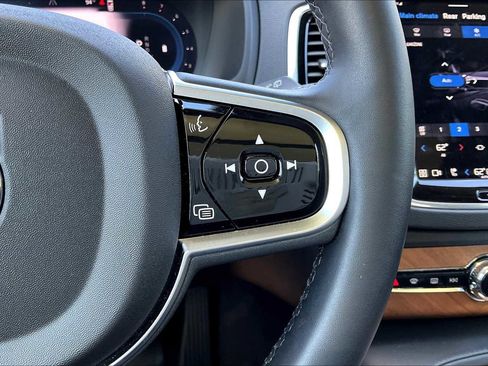 Used 2025 Volvo XC90 B5 Plus w/ Protection Package Premier image 22