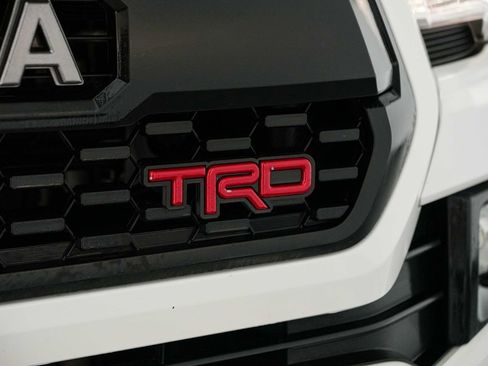 Used 2018 Toyota Tacoma TRD Sport w/ Technology Package image 14